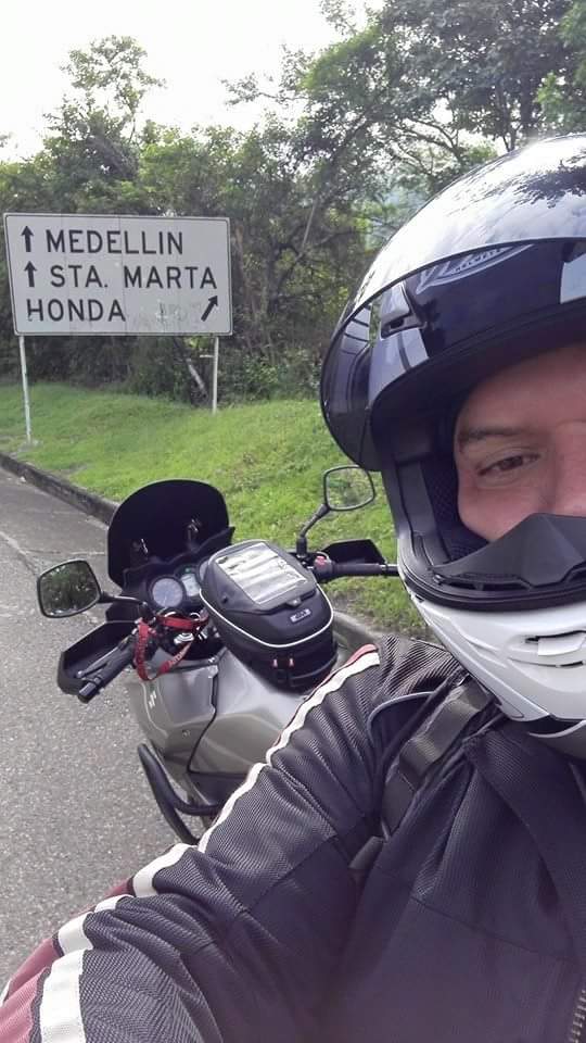 Un motociclista ( mi hijo) mostrándonos la ruta!!