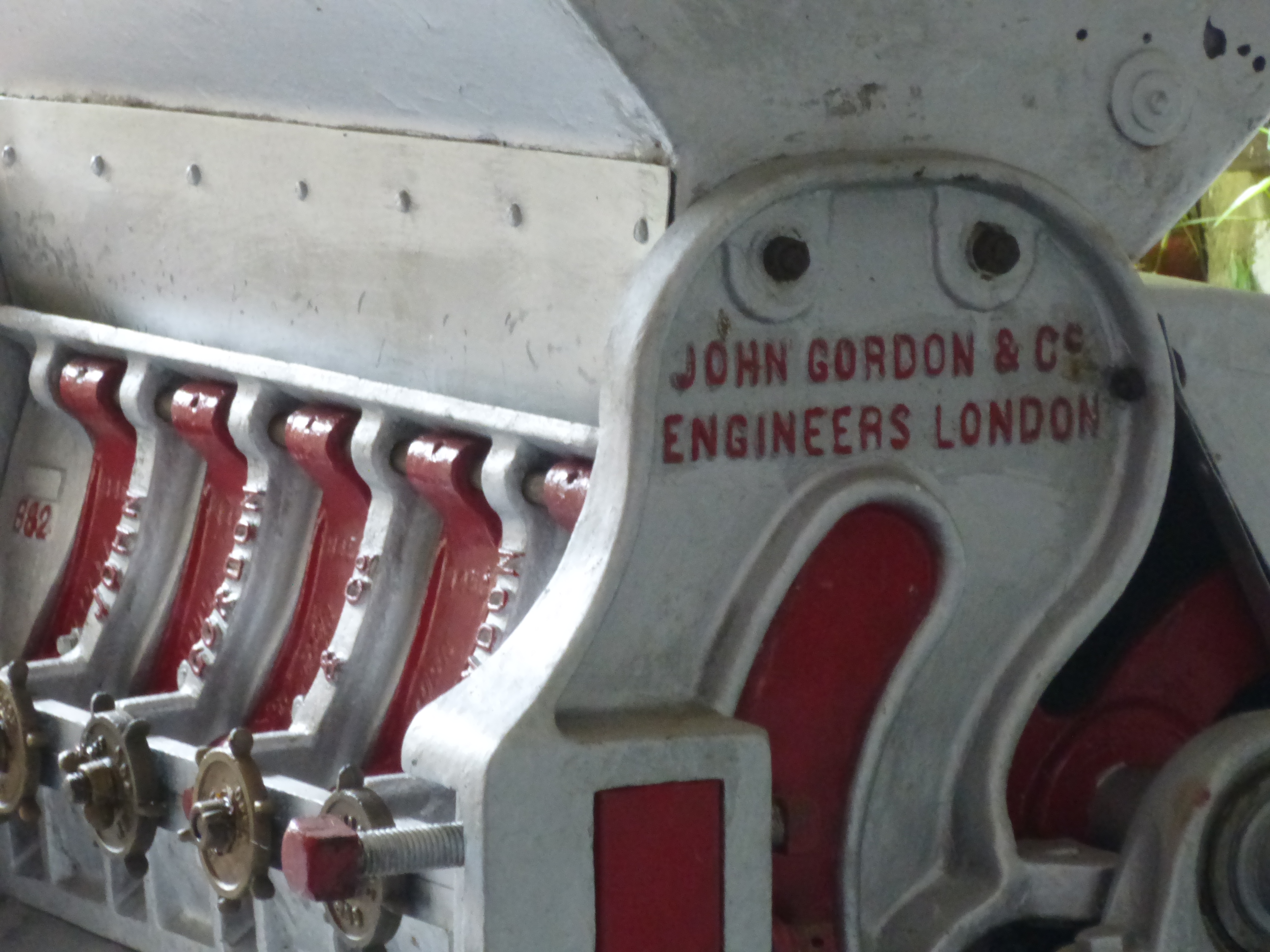 El pelador de café.