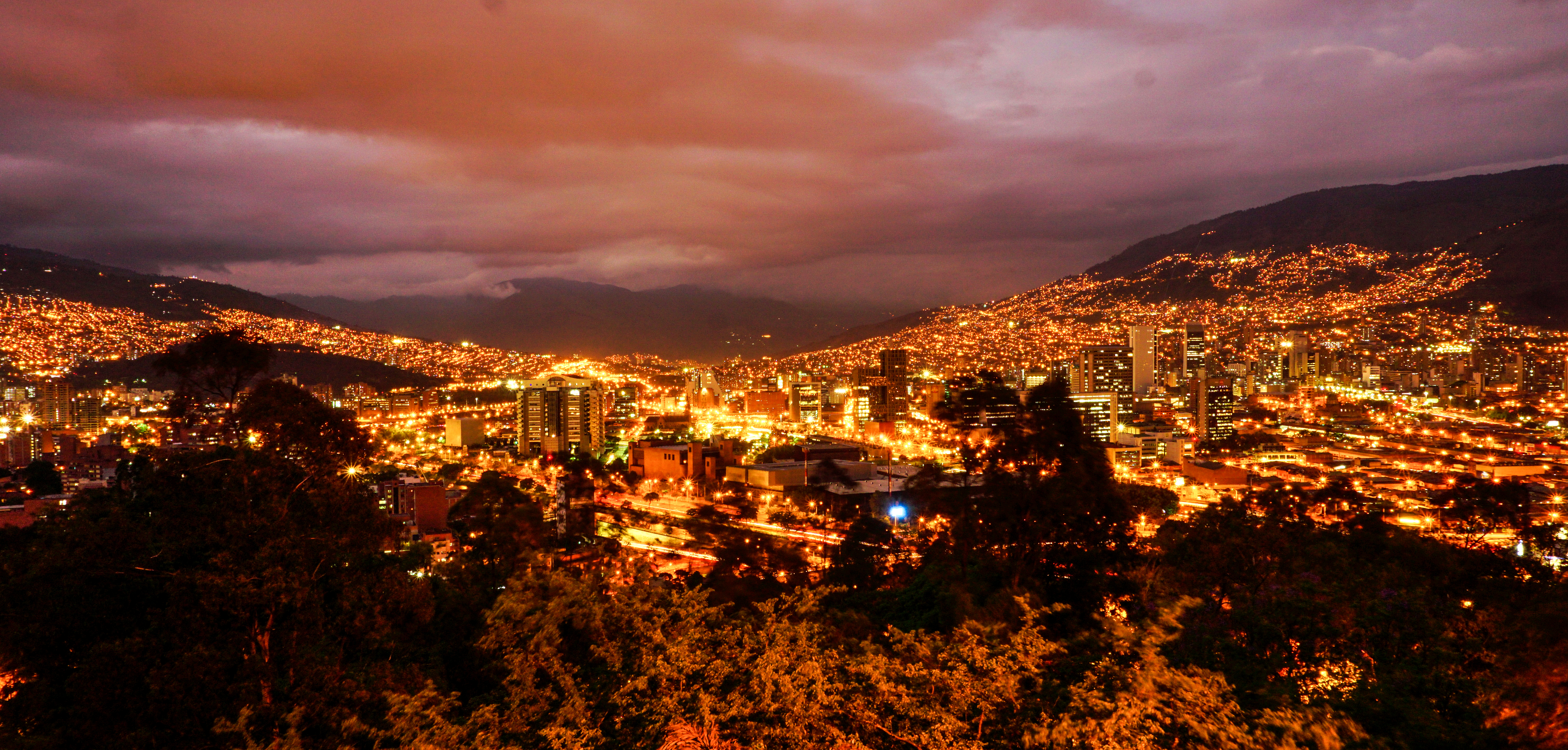 noche medellin.jpg
